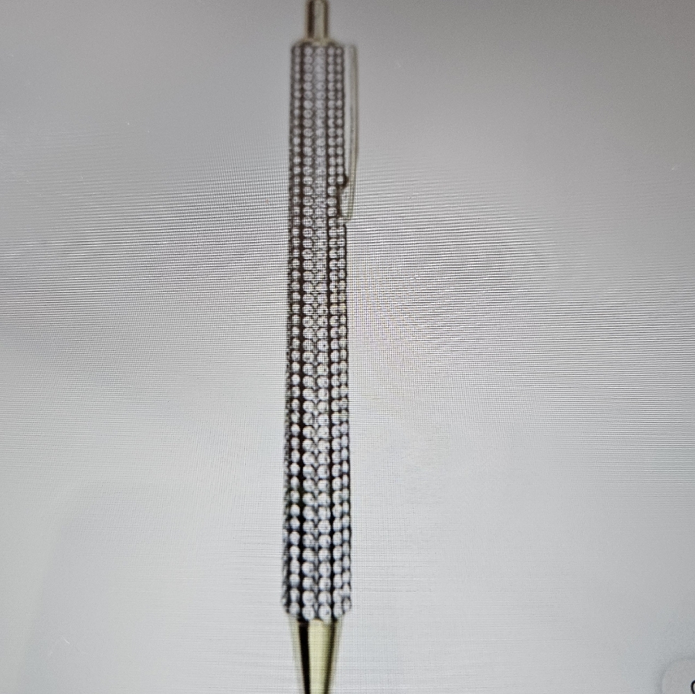 DIVAS LiMiTED Silver  Pen with Textured Grip